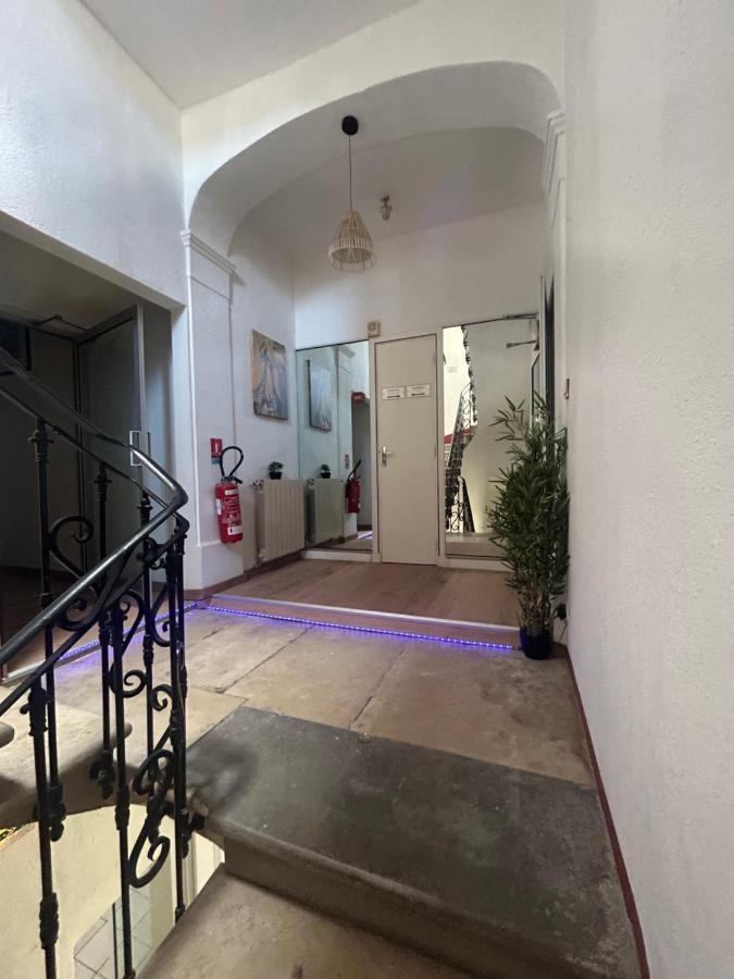 Hotel Le Patio De Fabio Bollène Esterno foto