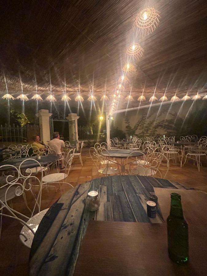Hotel Le Patio De Fabio Bollène Esterno foto